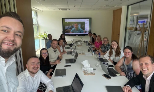 AI ambasadoring program: Když inovace nevzniká shora, ale zevnitř